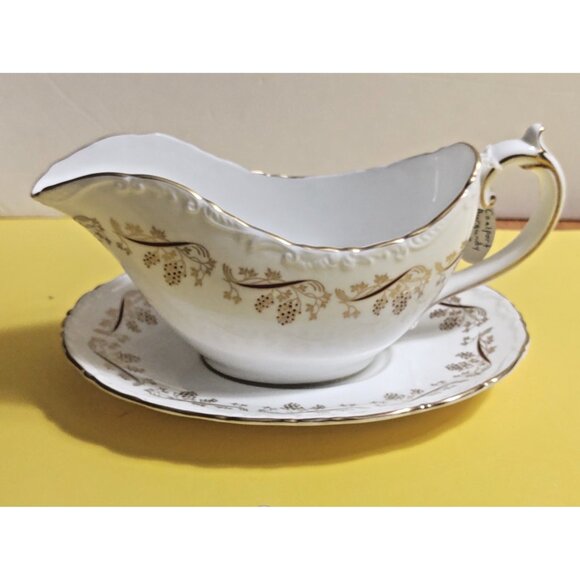 Vintage Coalport England Gravy Boat & Underplate "Burgundy" Pattern - Picture 1 of 14